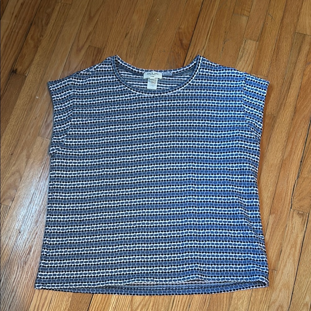Kim & Cami Blue and White Boxy women’s top. Size XL.